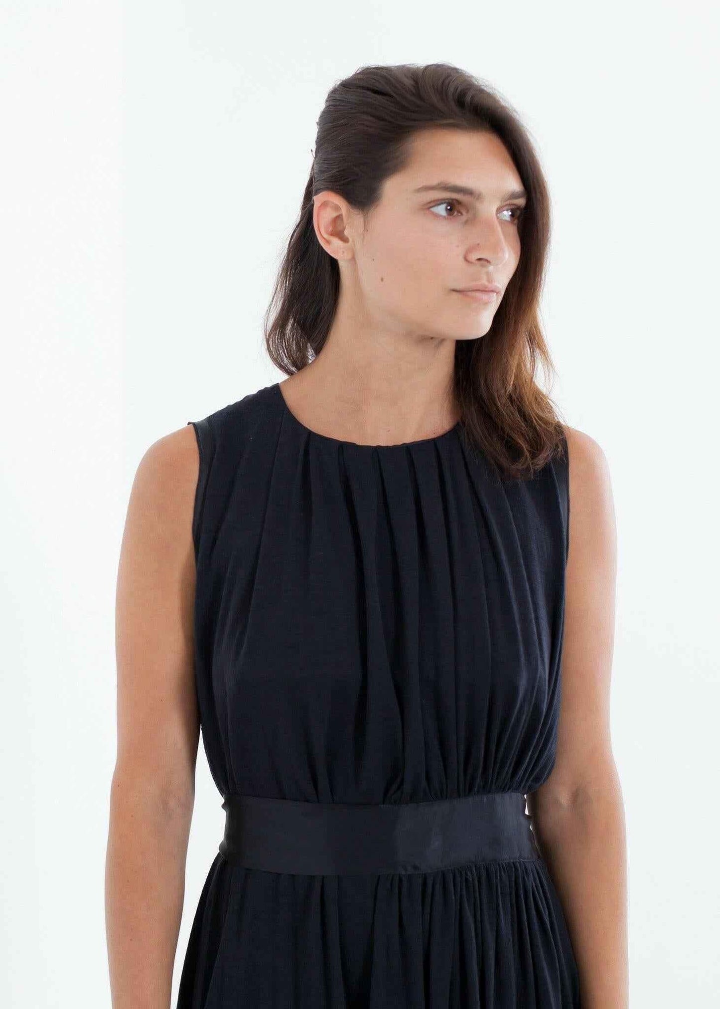 Sleeveless Pleated Dress in Navy.