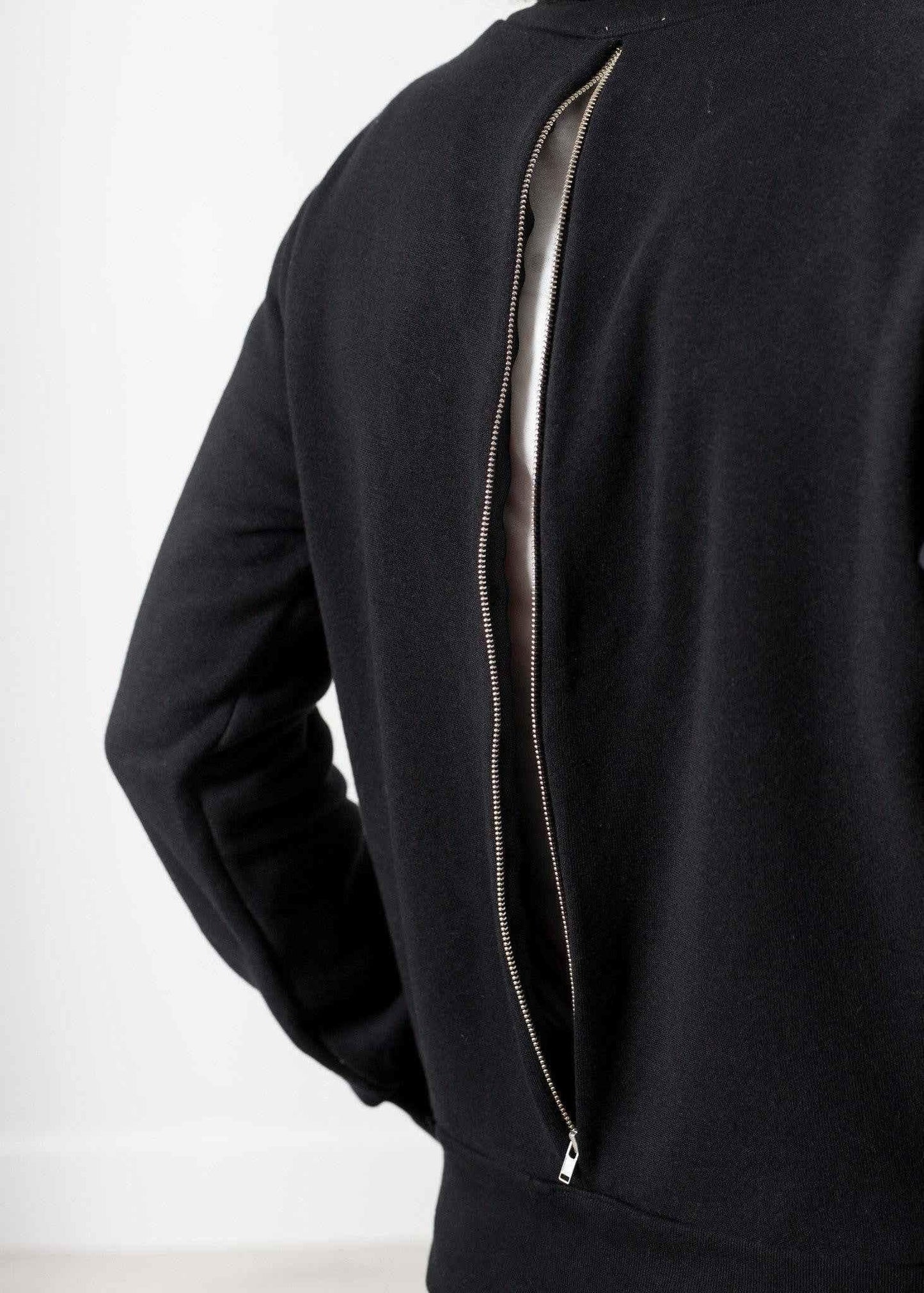 Loopwheeler Sweatshirt in Black.