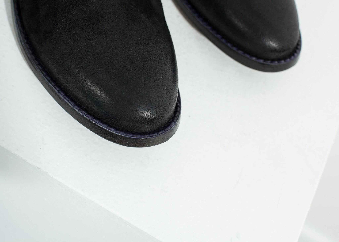 Sassolo Oxford in Black.