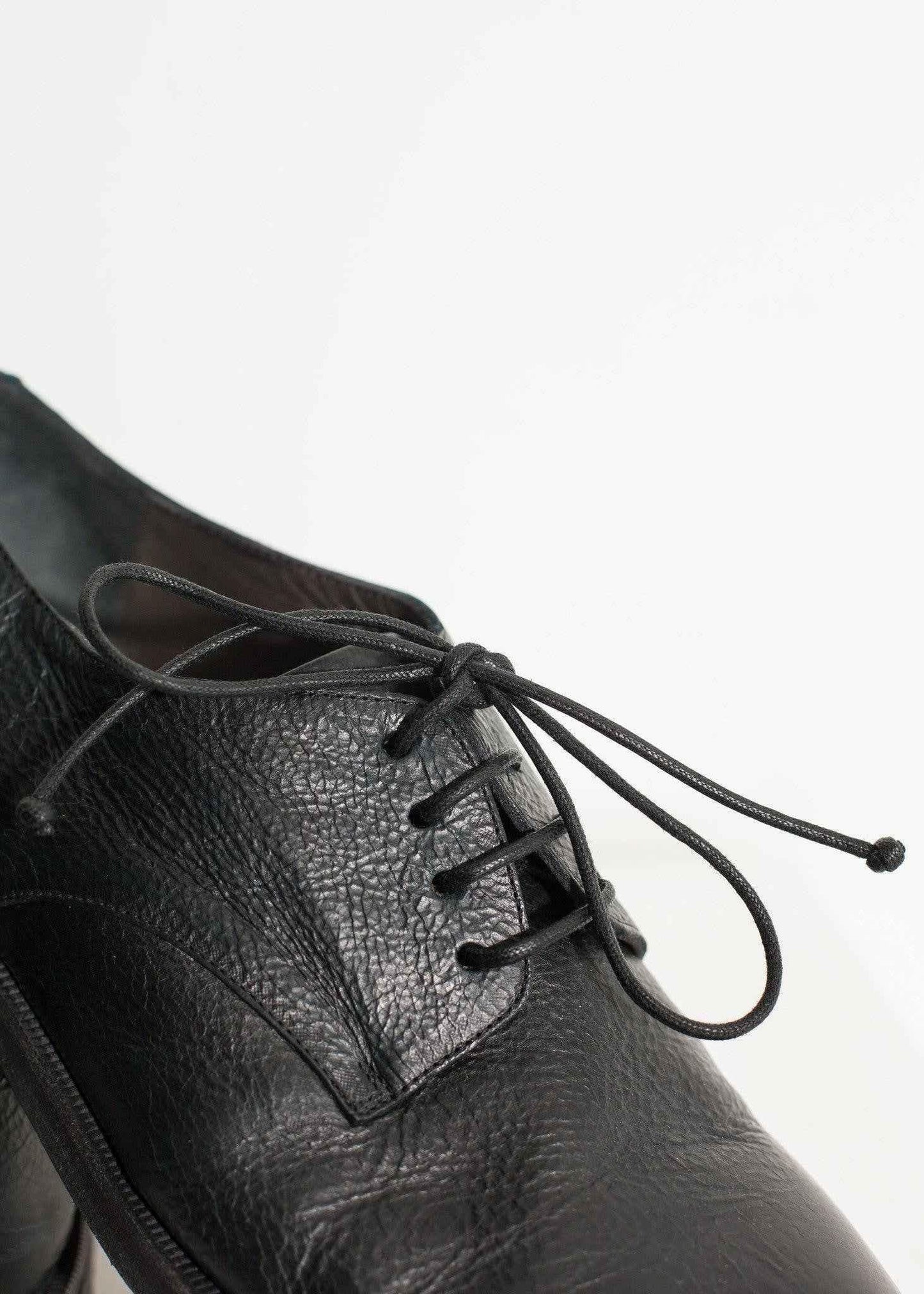 Stiro Oxford in Black.