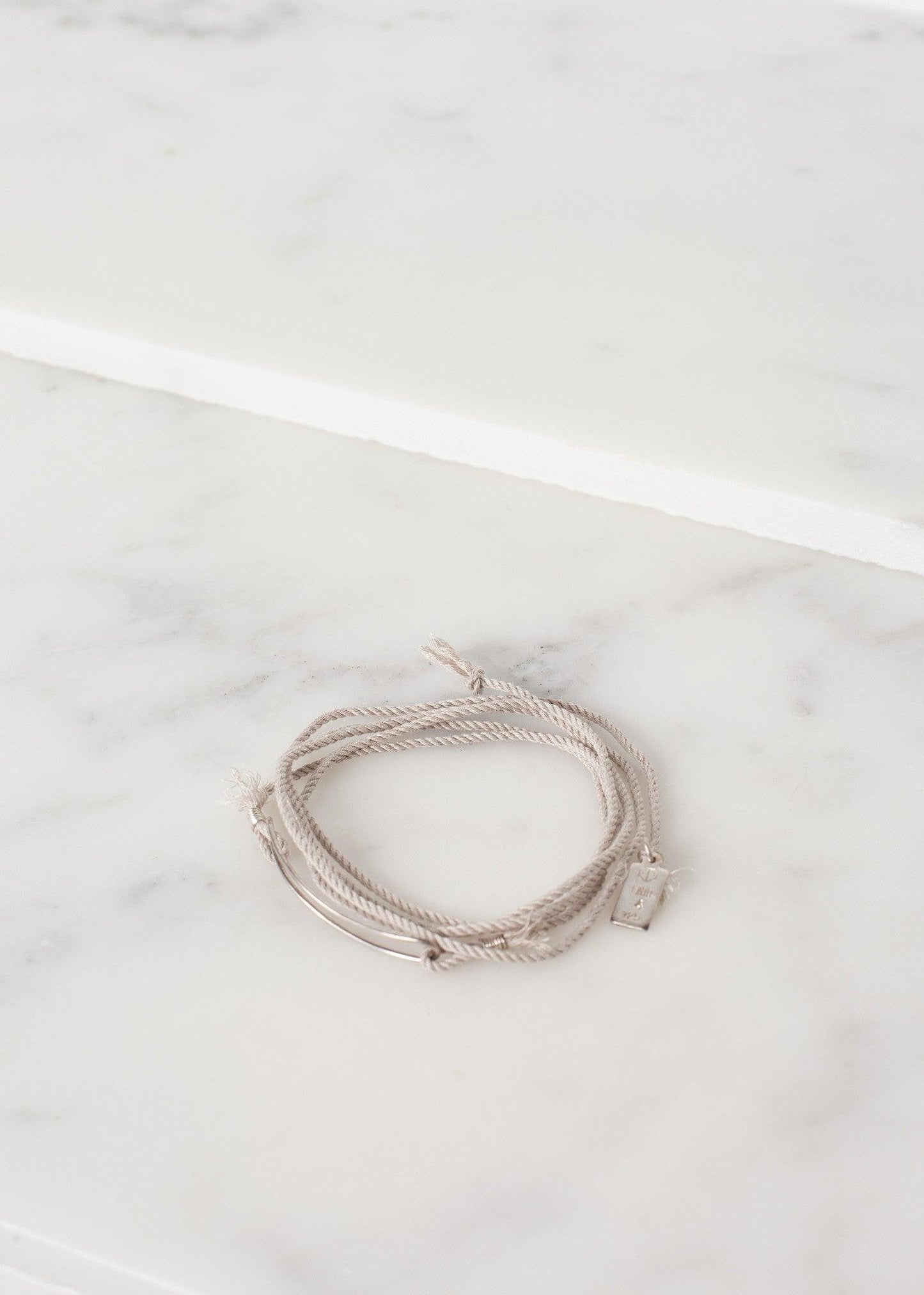 Bracelet 85 in Grey Silk/Silver.