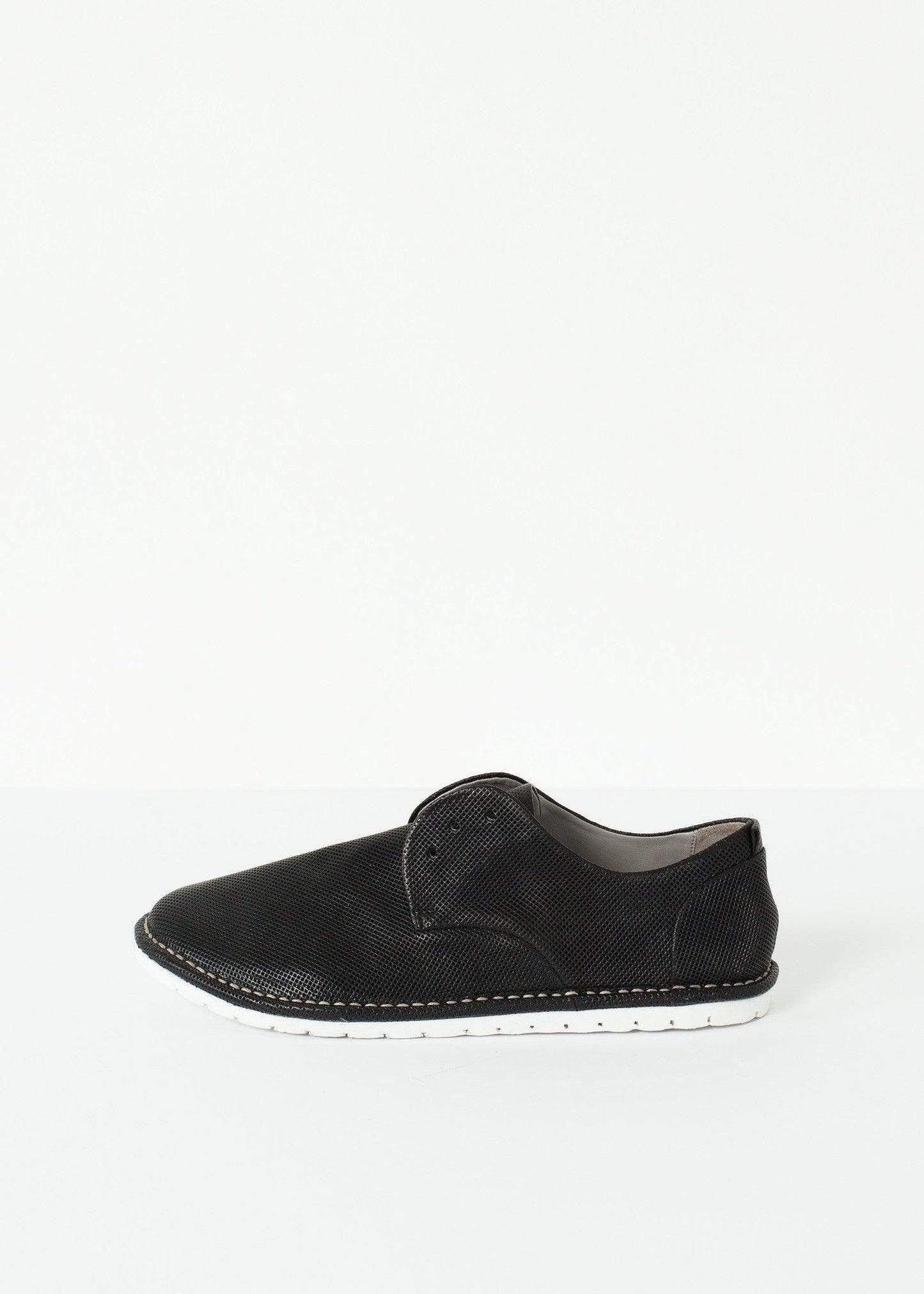 Canvas Sneaker.
