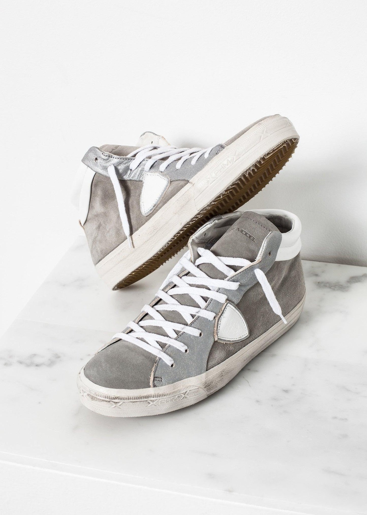 High Top Sneaker.