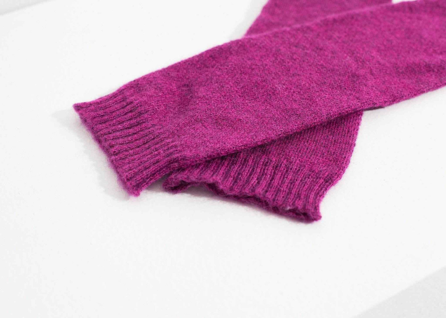 Pikki Mittens in Fuchsia.