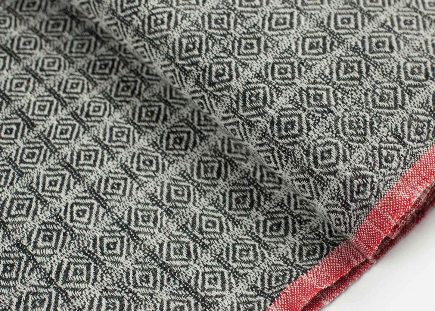 Diamond Scarf in Black/Natural.