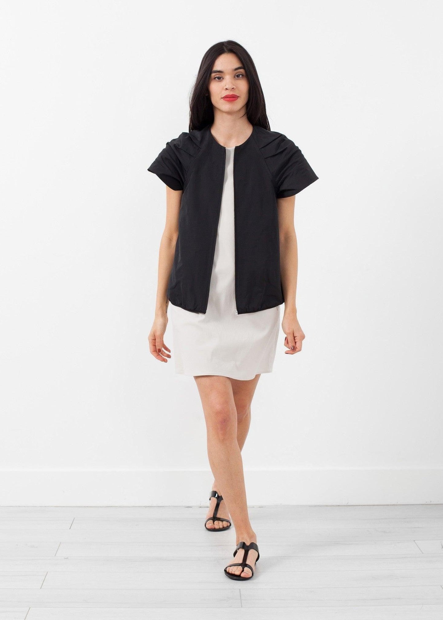 Sleeveless Cape Jacket.