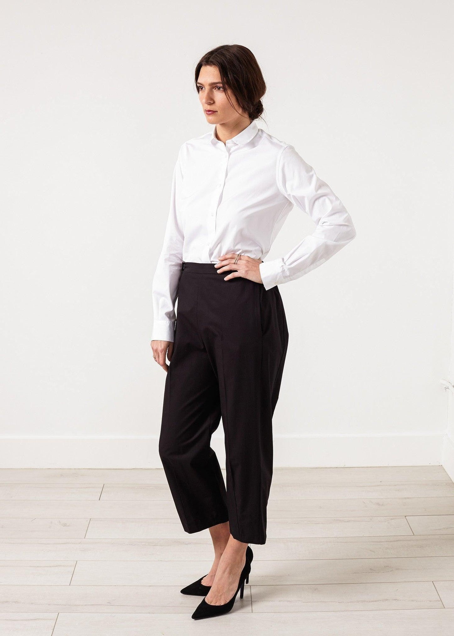 Wide Cropped Trouser in Black.