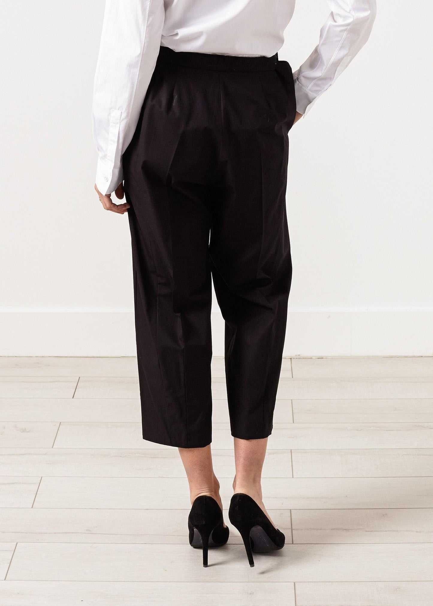 Wide Cropped Trouser in Black.
