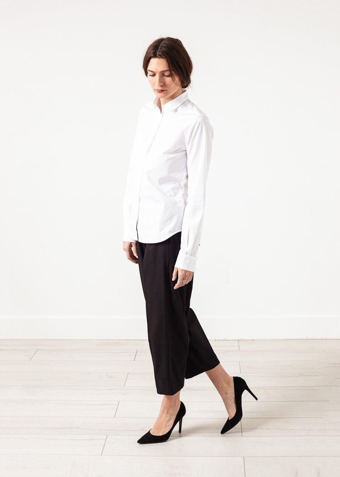 Wide Cropped Trouser in Black.