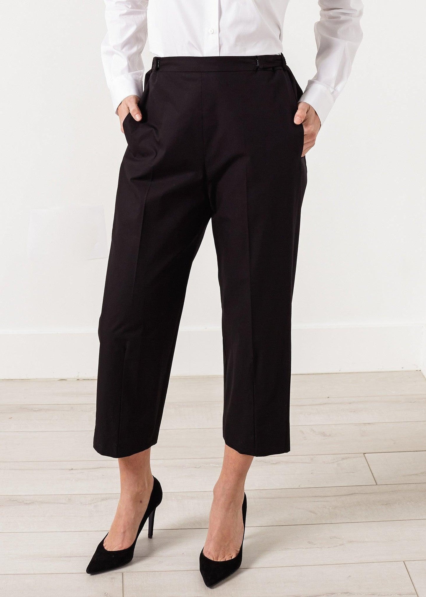 Wide Cropped Trouser in Black.