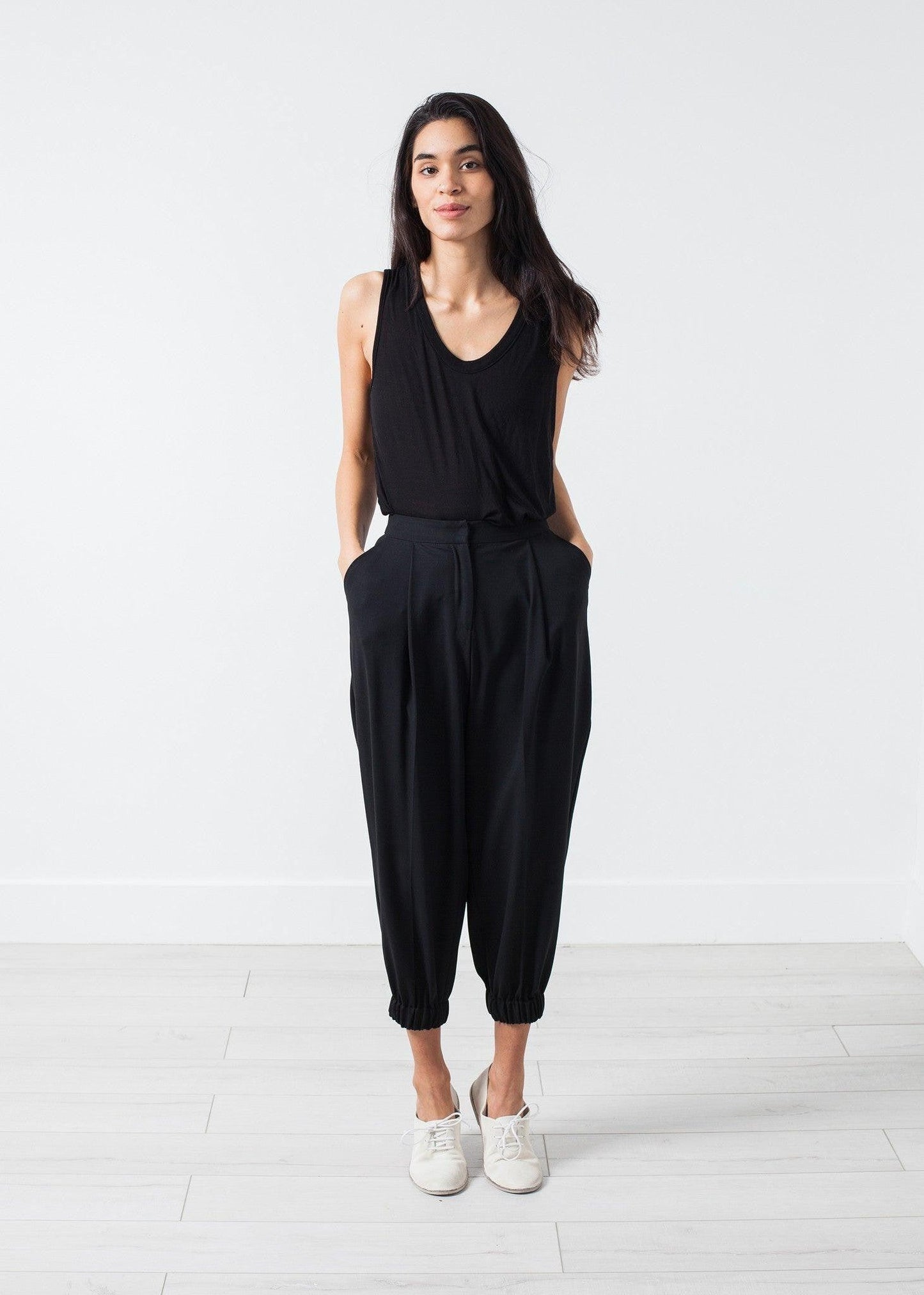 Fancy Wool Pant in Black.