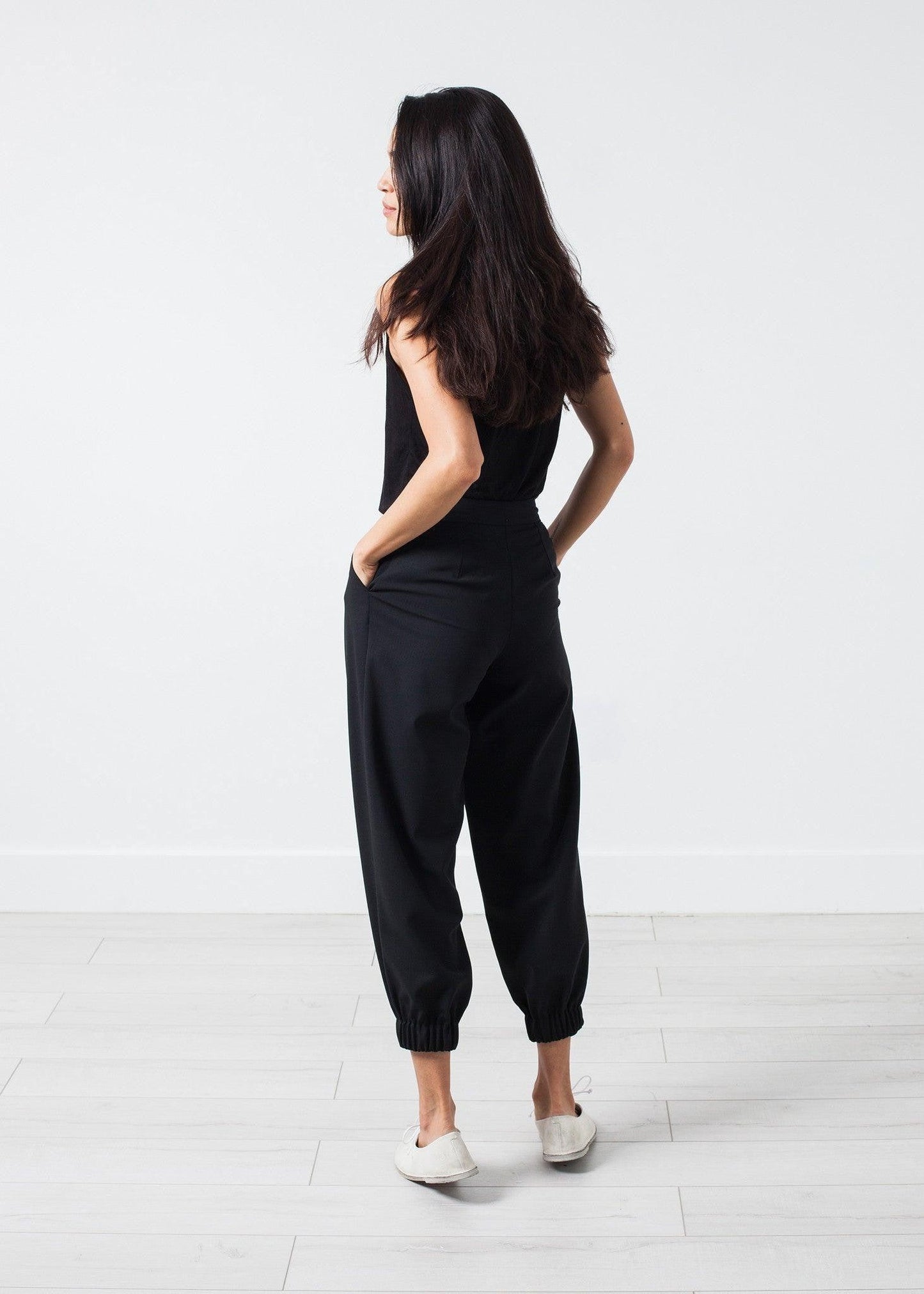 Fancy Wool Pant in Black.