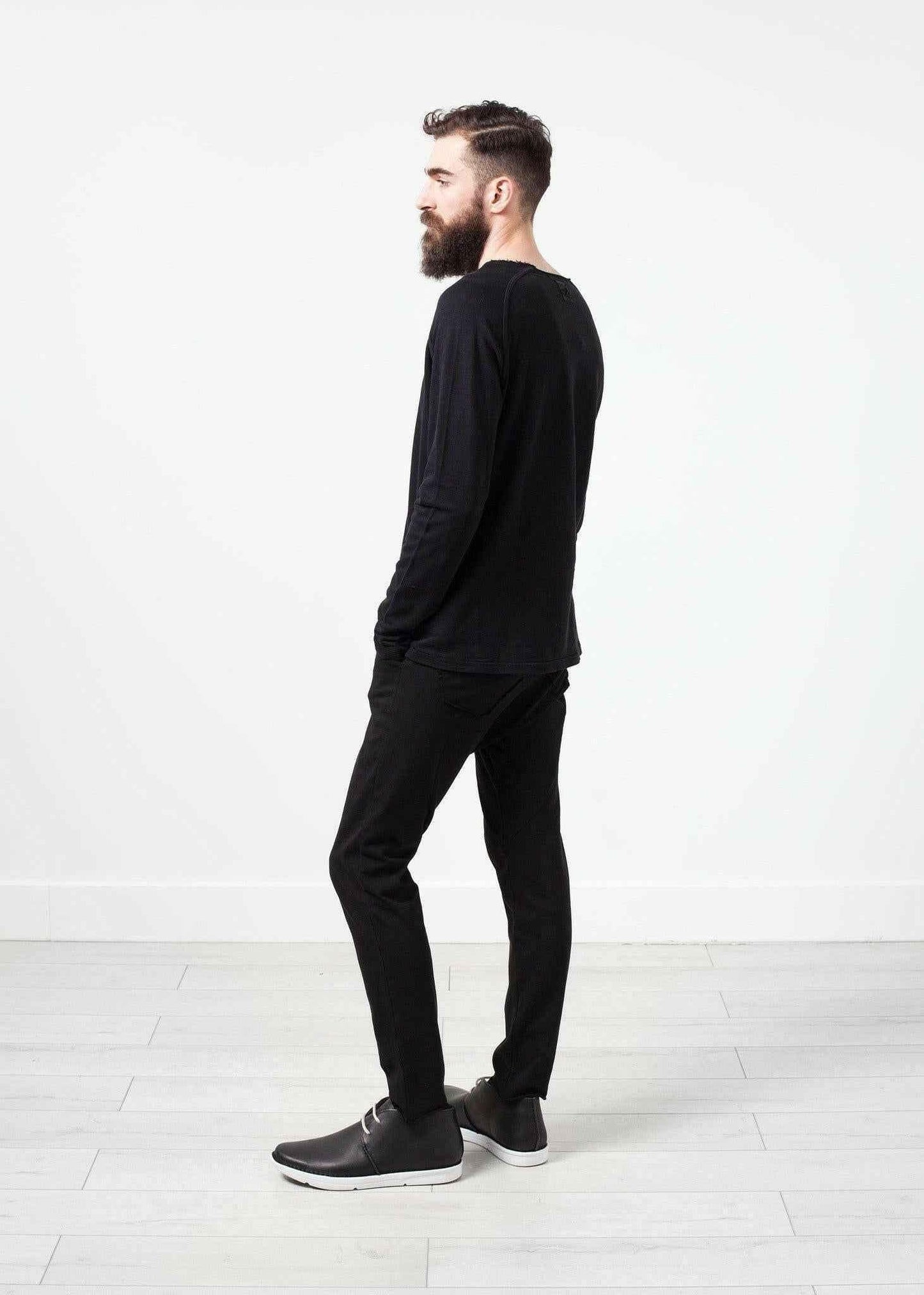 Daris Tee in Black.