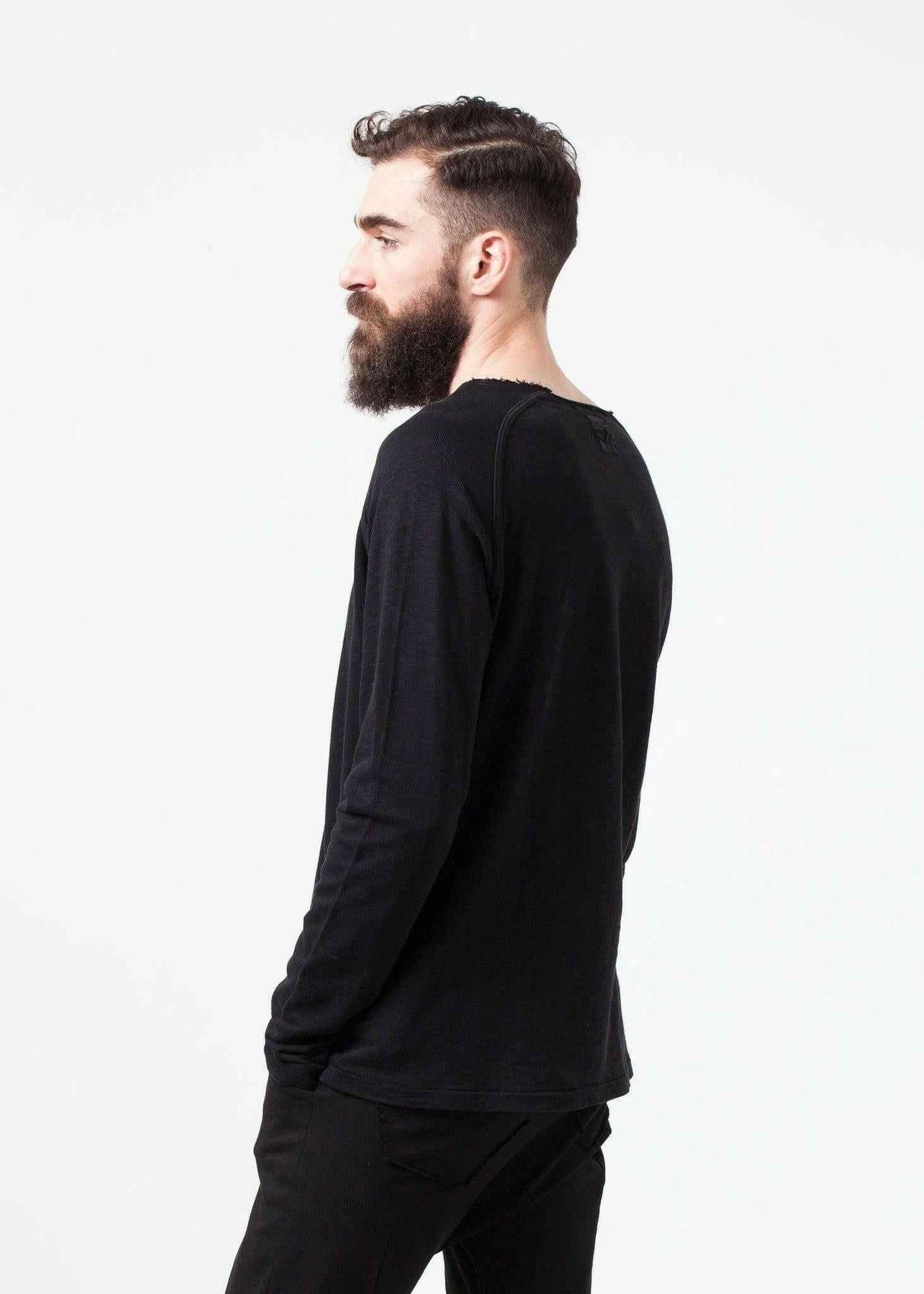 Daris Tee in Black.