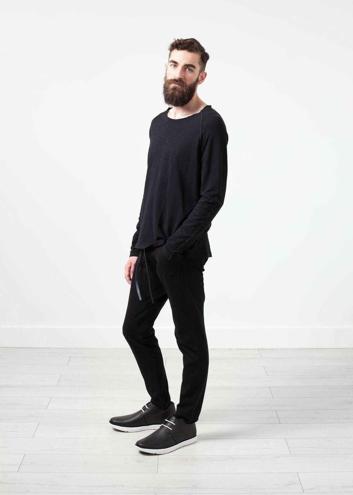 Daris Tee in Black.