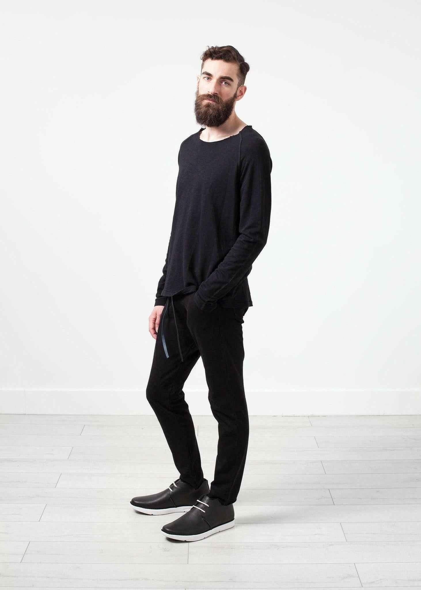 Daris Tee in Black.