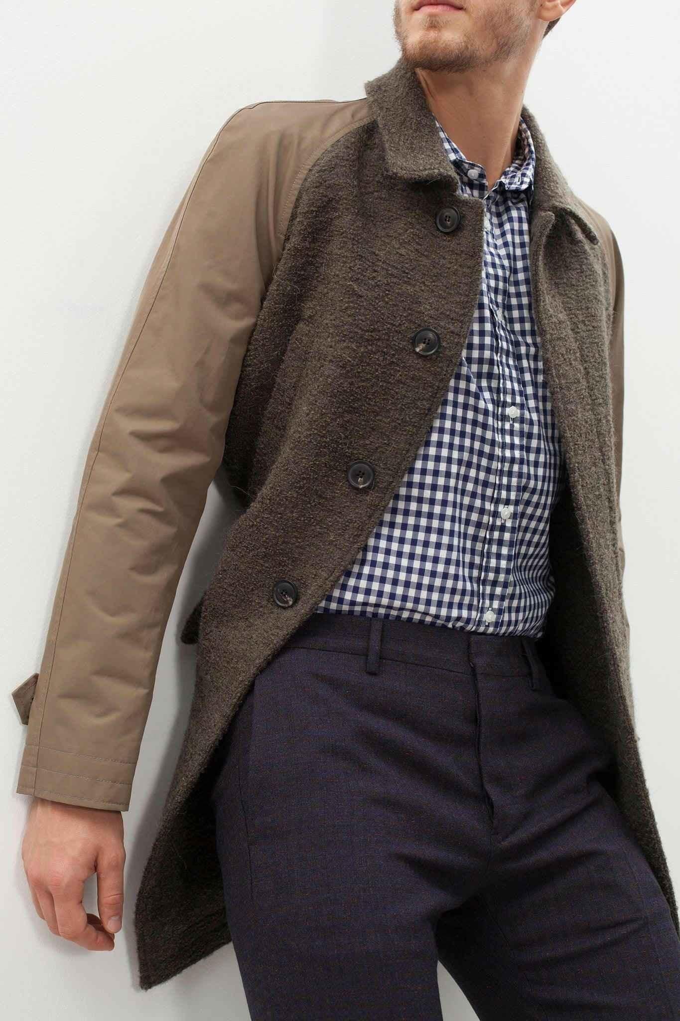 Raglan Maniche Coat in Olive.