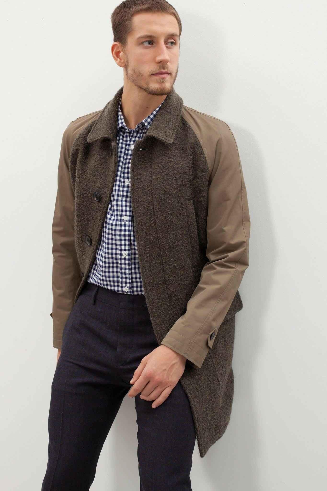 Raglan Maniche Coat in Olive.