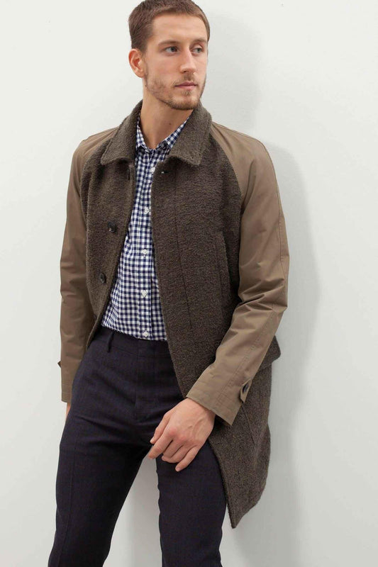 Raglan Maniche Coat in Olive.