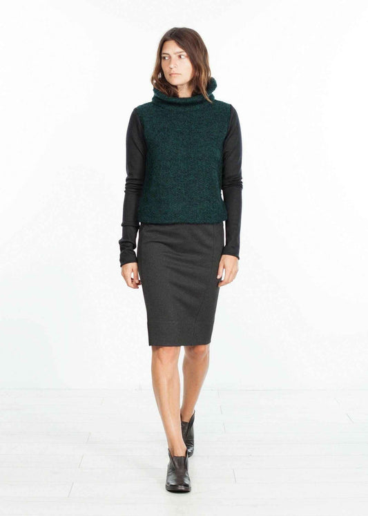 Boucle Turtle Neck in Green/Black.