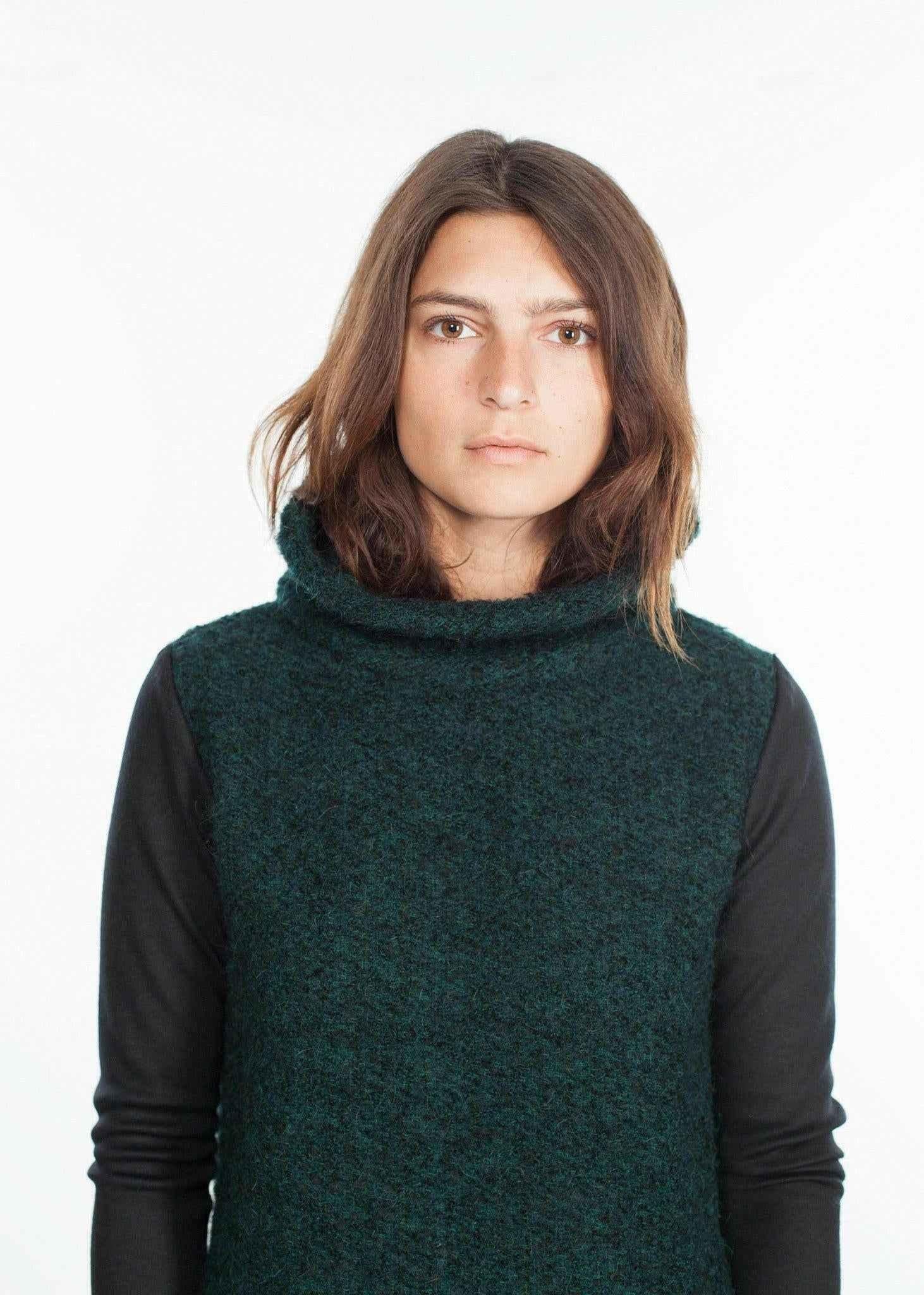 Boucle Turtle Neck in Green/Black.