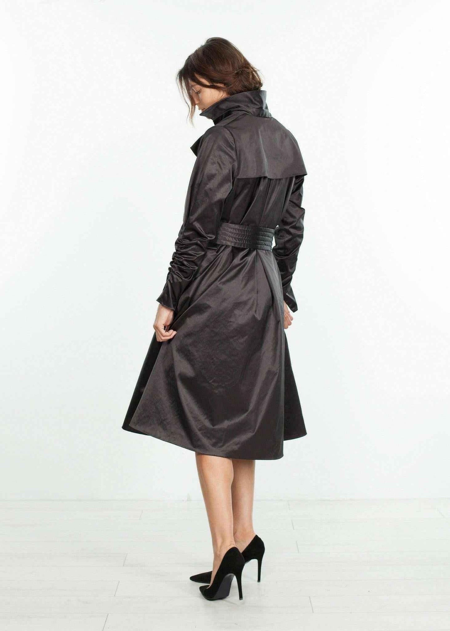 Trench Coat in Black.