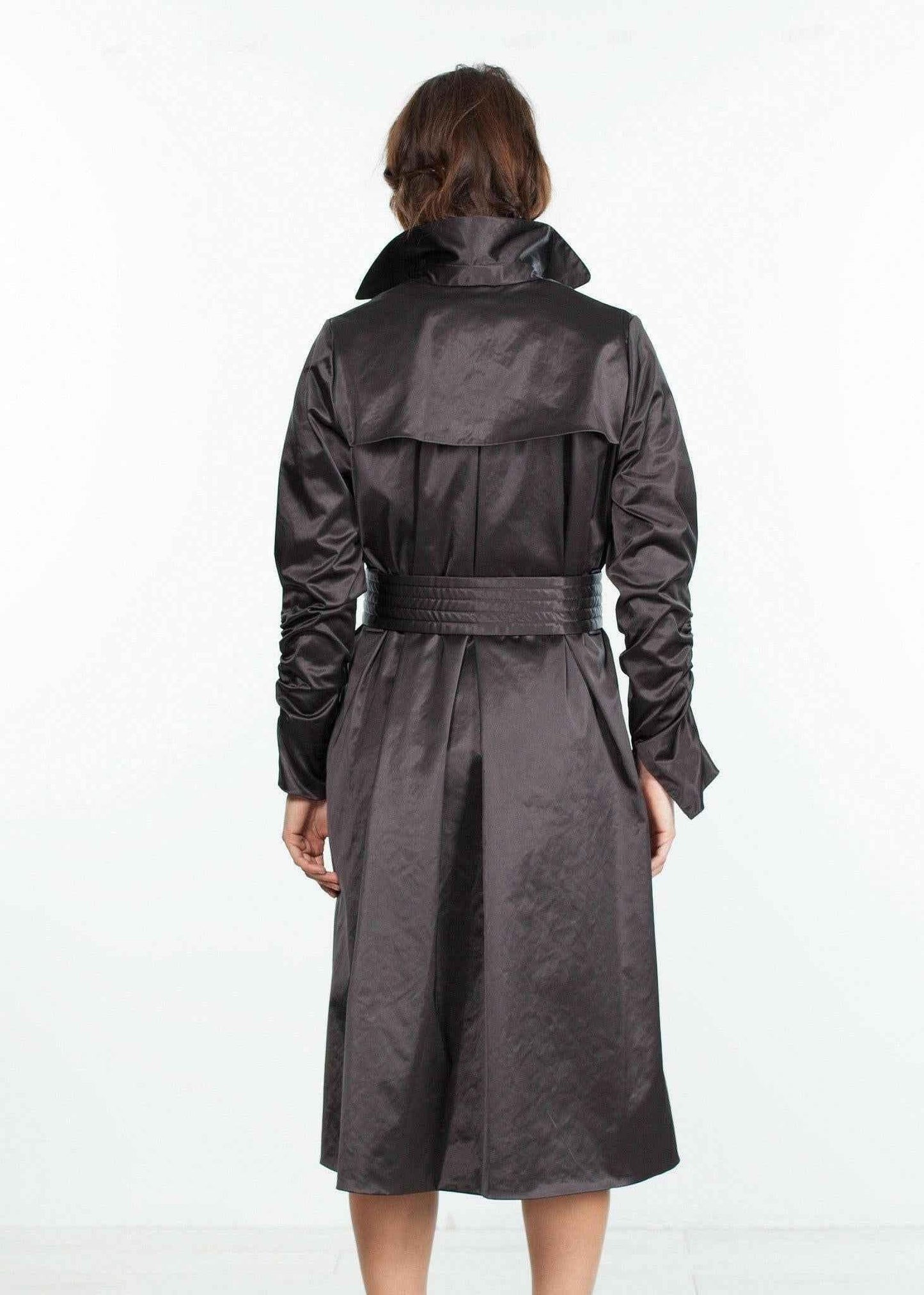 Trench Coat in Black.