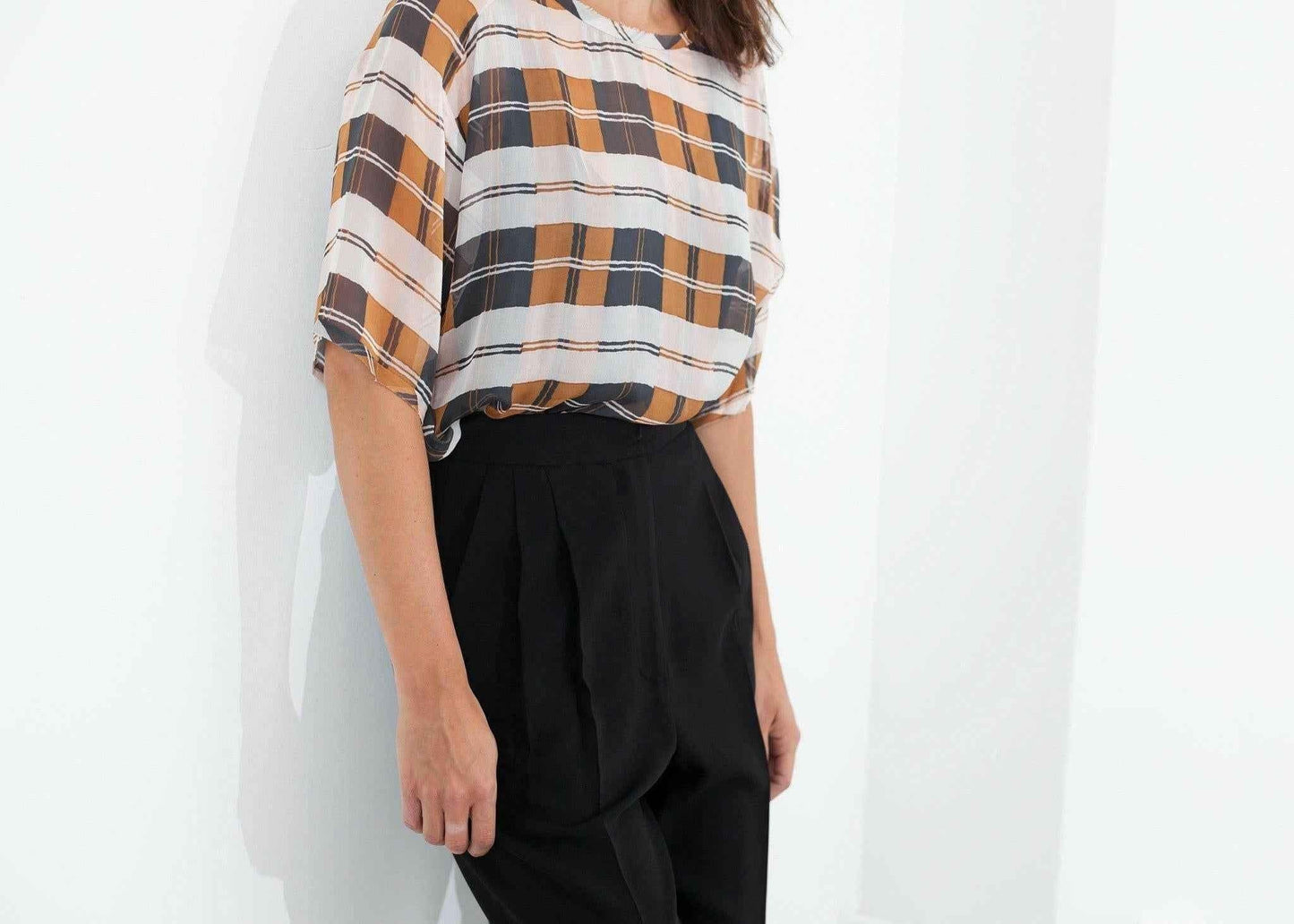 Contrast Cuff Pant in Black.
