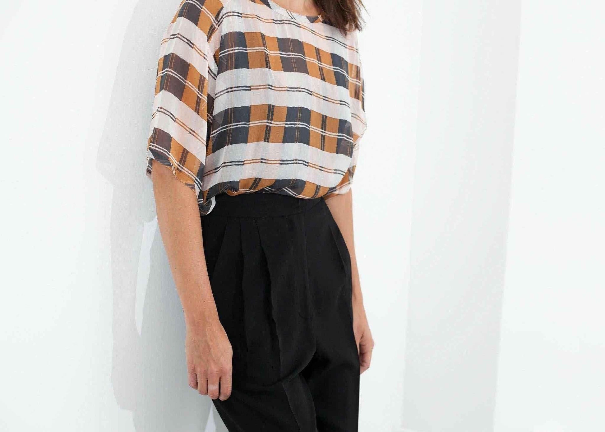 Contrast Cuff Pant in Black.