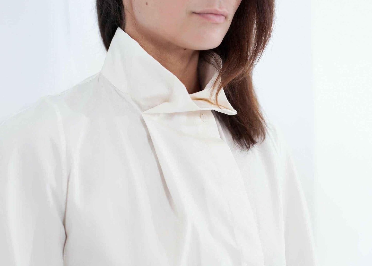 Full Collar Poplin Blouse in Off White.