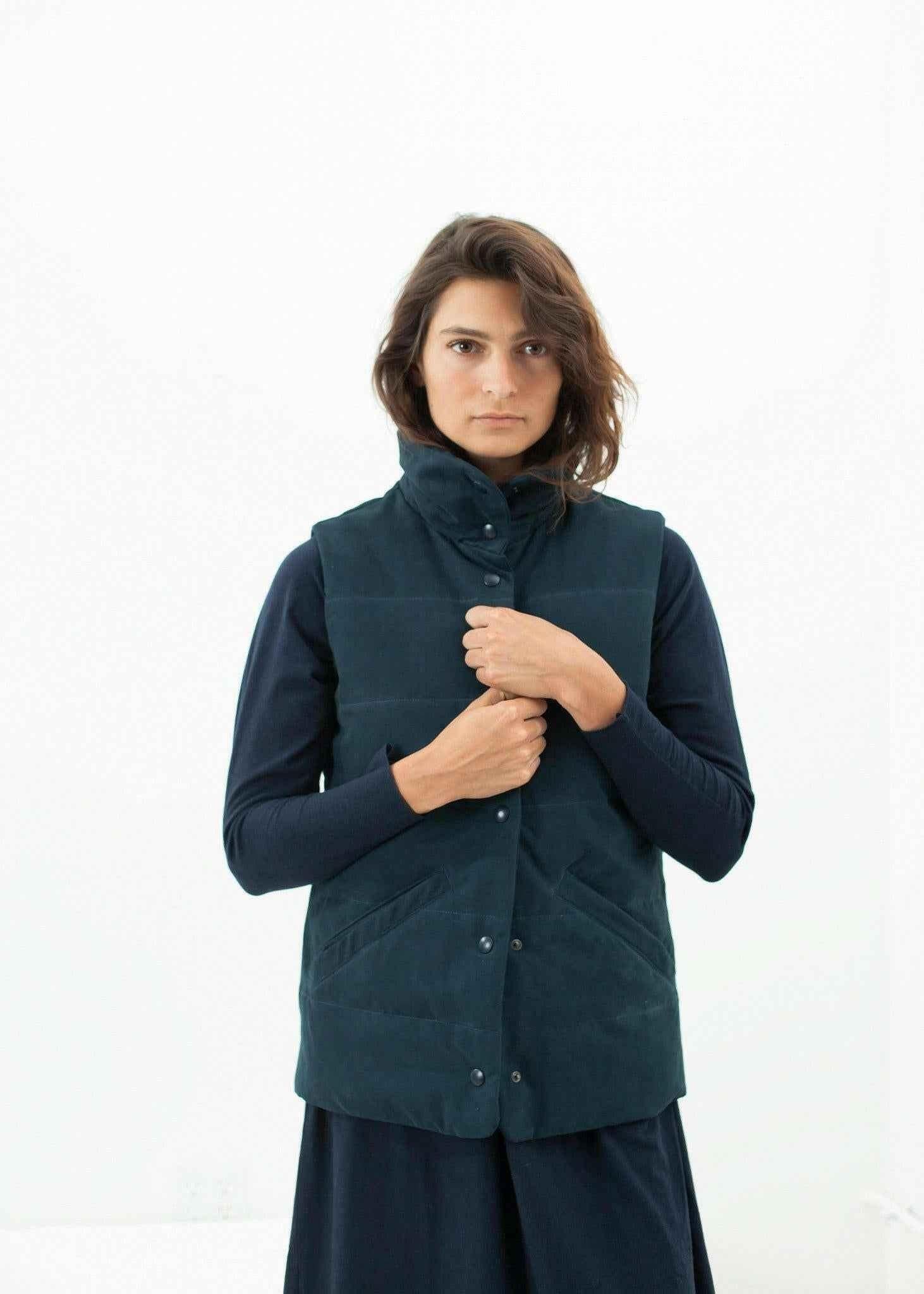 Ludo Vest in Marine.