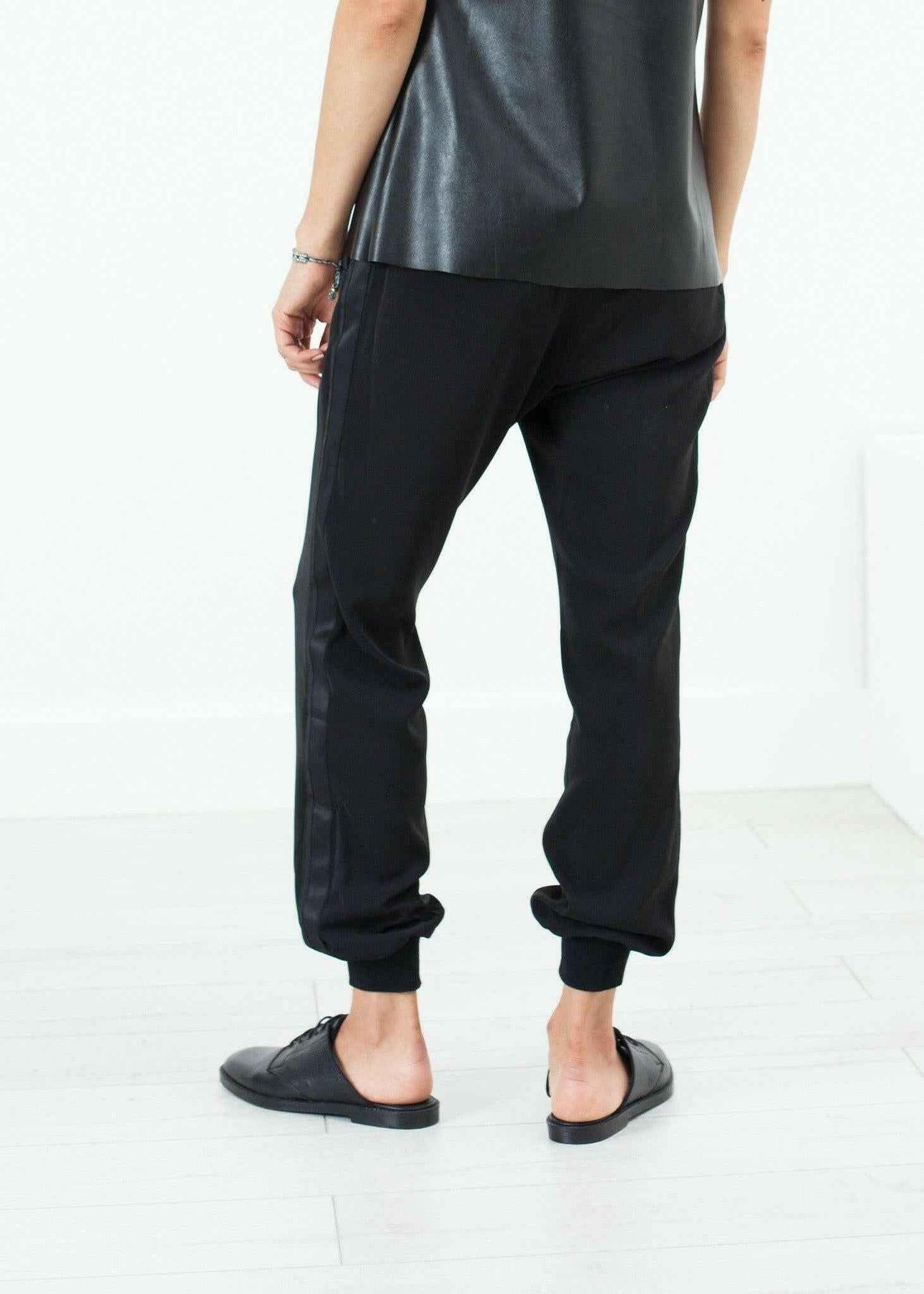 Camiliah Trouser in Black.