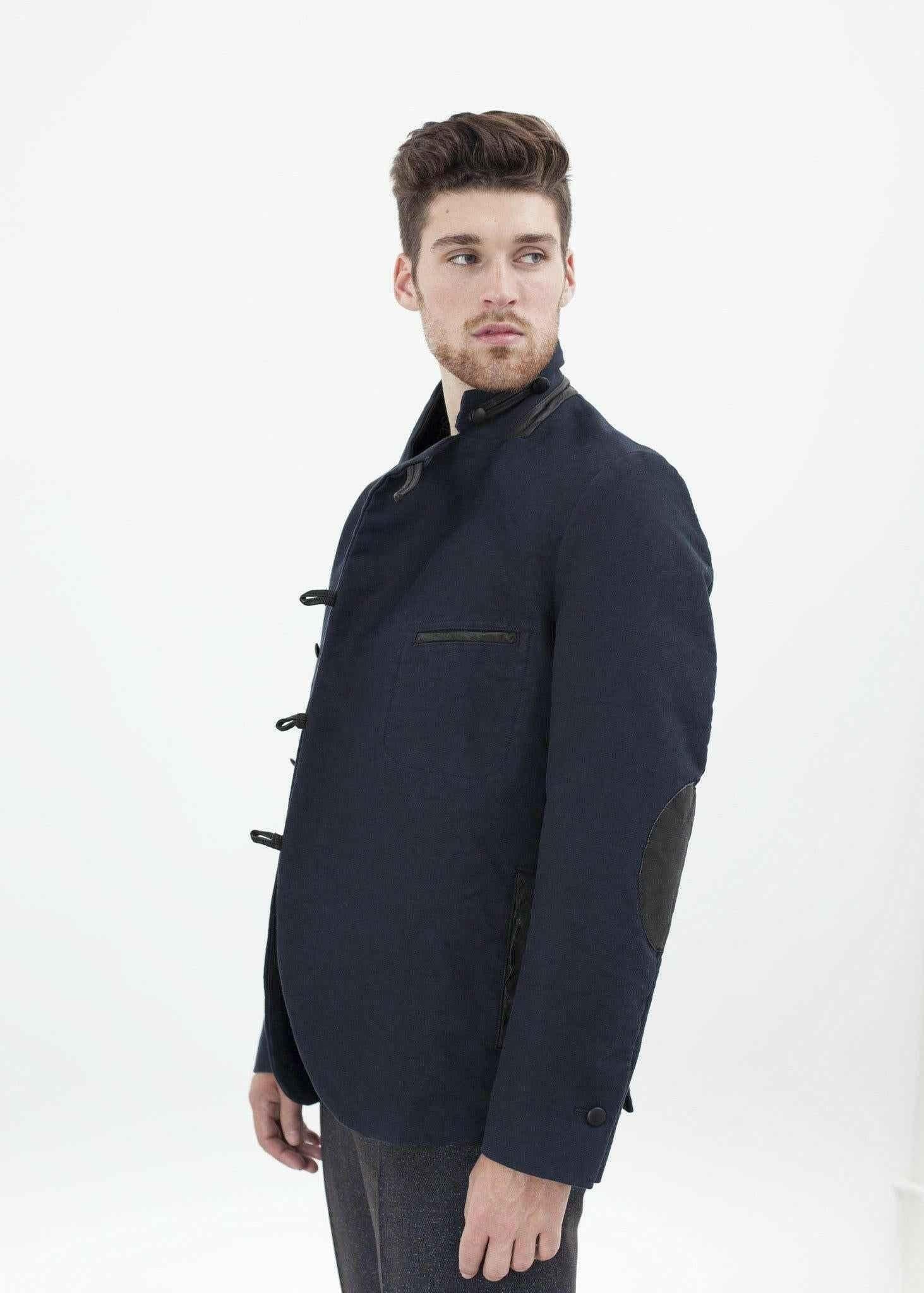 Taurin Jacket in Navy.