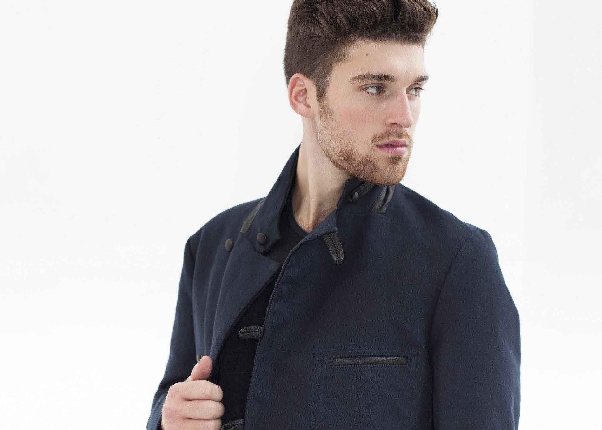 Taurin Jacket in Navy.