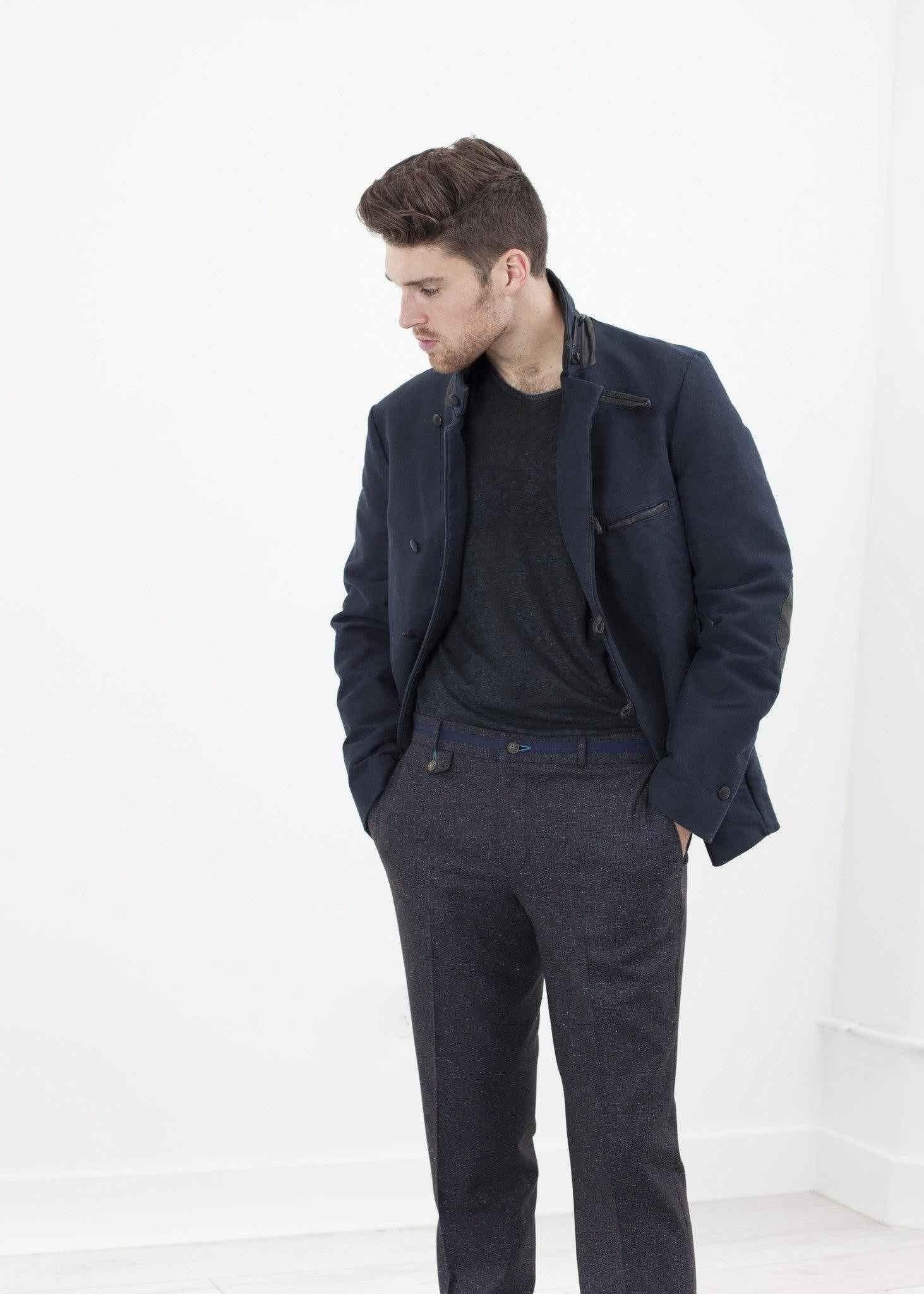 Taurin Jacket in Navy.