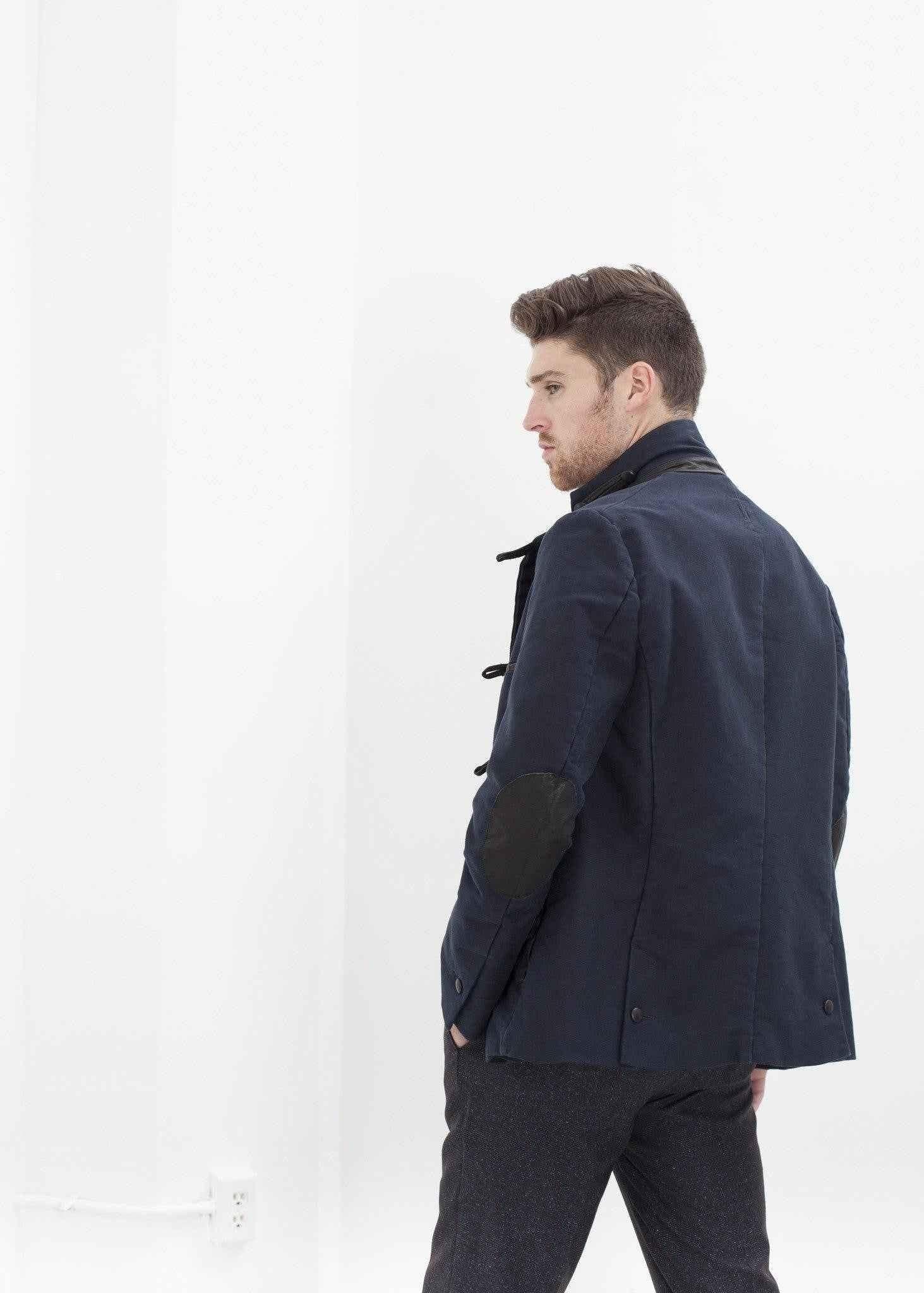 Taurin Jacket in Navy.