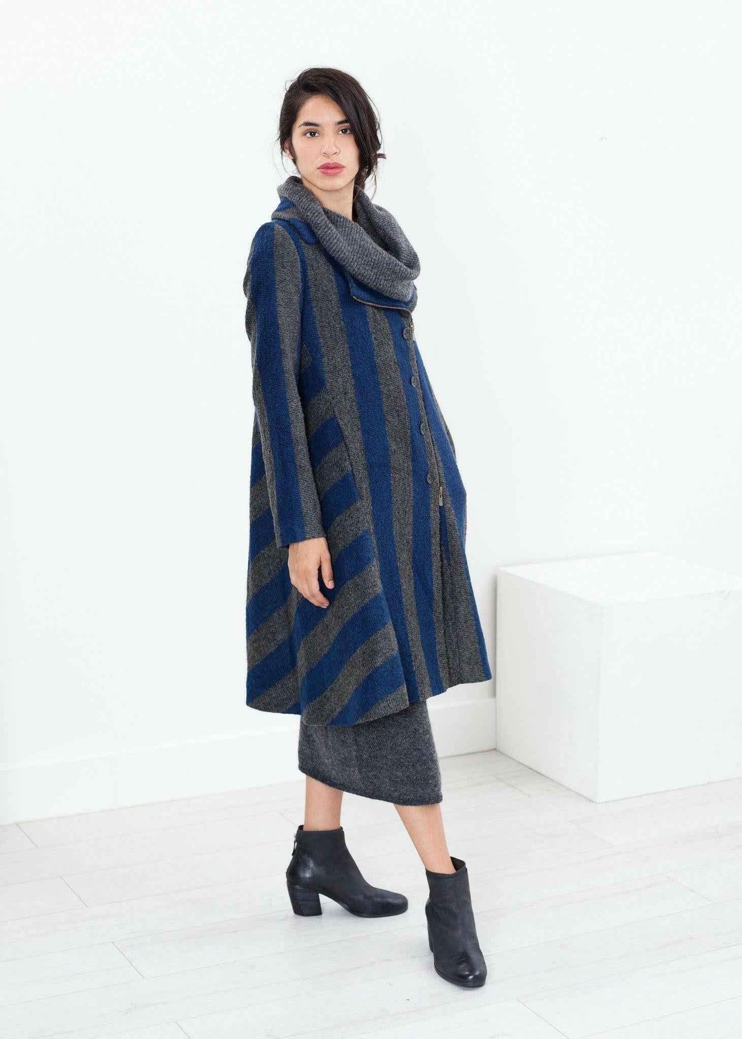 Petale Coat in Silver/Blue.