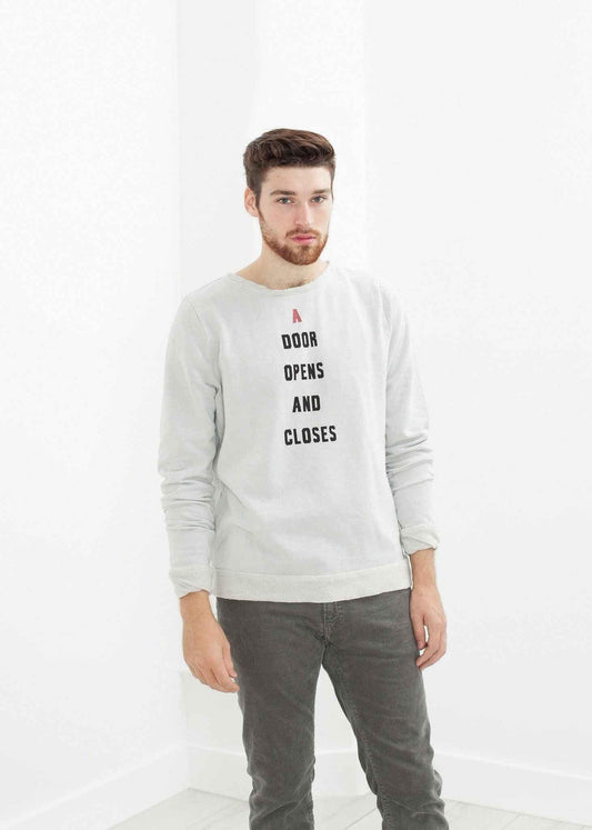 Vintage Sweatshirt in Light Grey.
