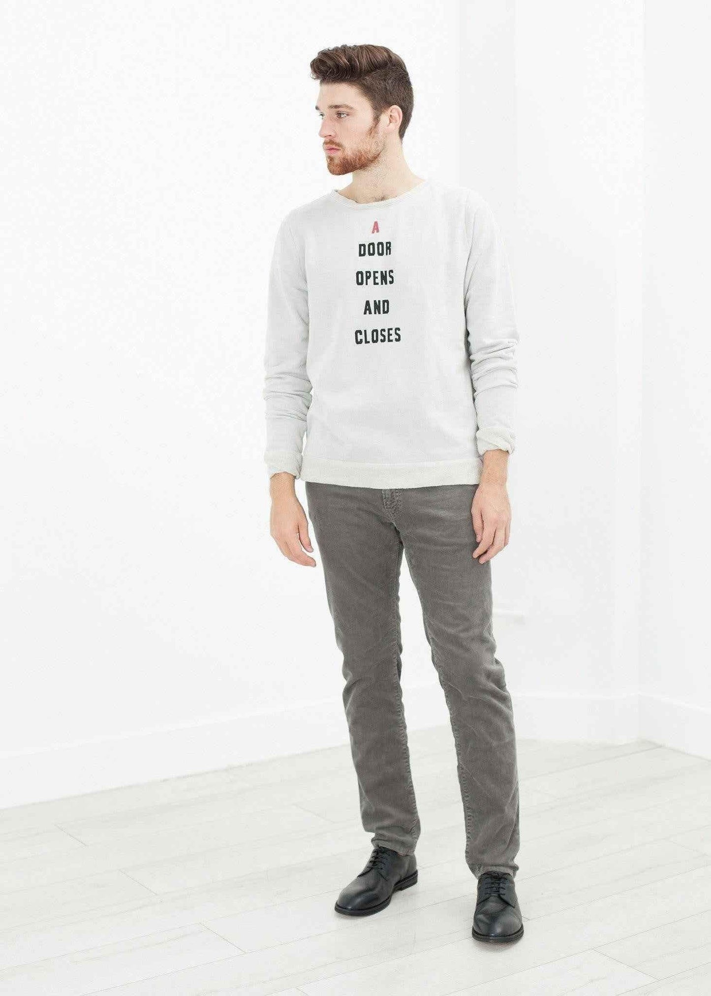Vintage Sweatshirt in Light Grey.