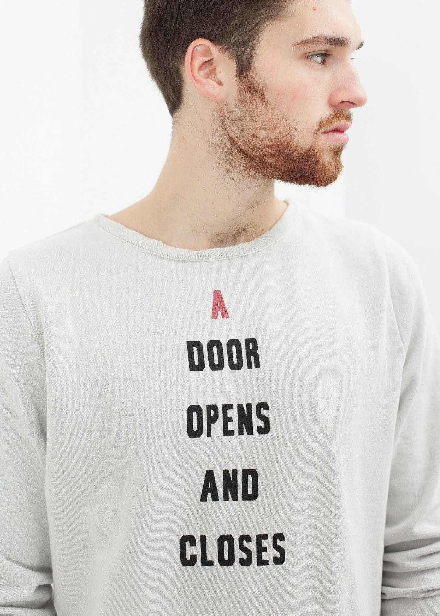 Vintage Sweatshirt in Light Grey.