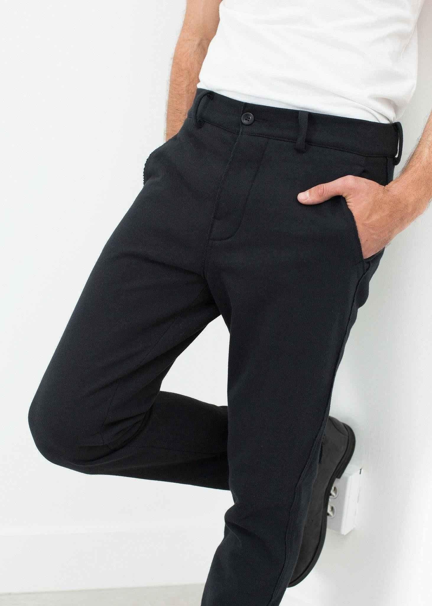 Raps Pant in Black.