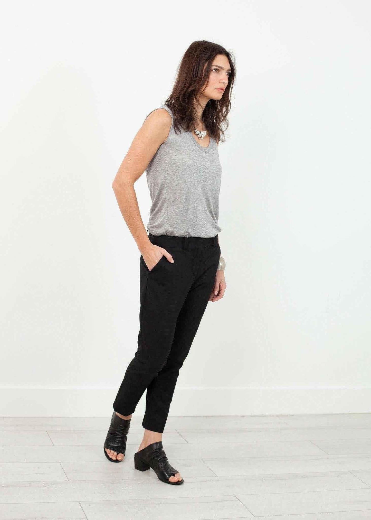 Stretch Fitted Pant in Black.