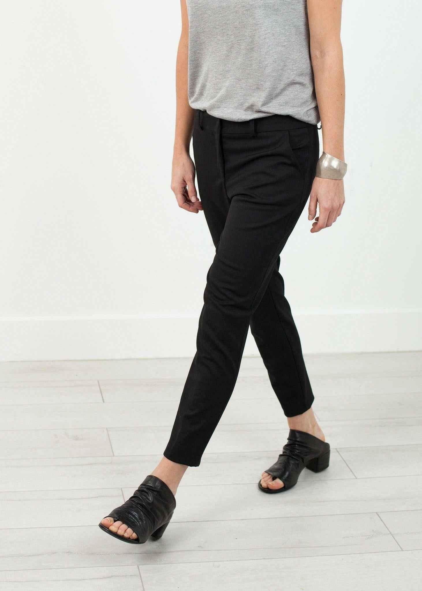 Stretch Fitted Pant in Black.