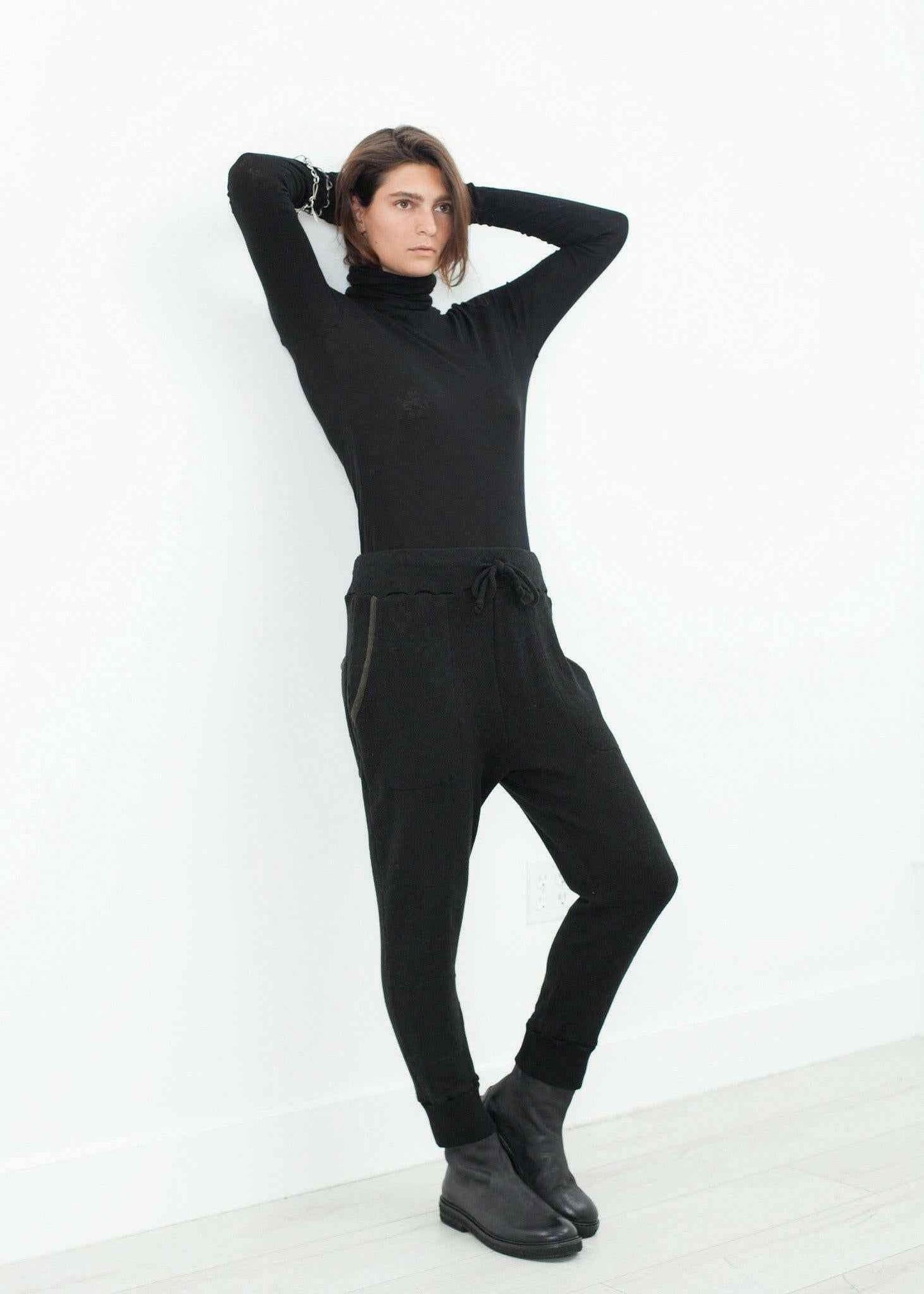 Highsoft Cropped Sweat in Black.