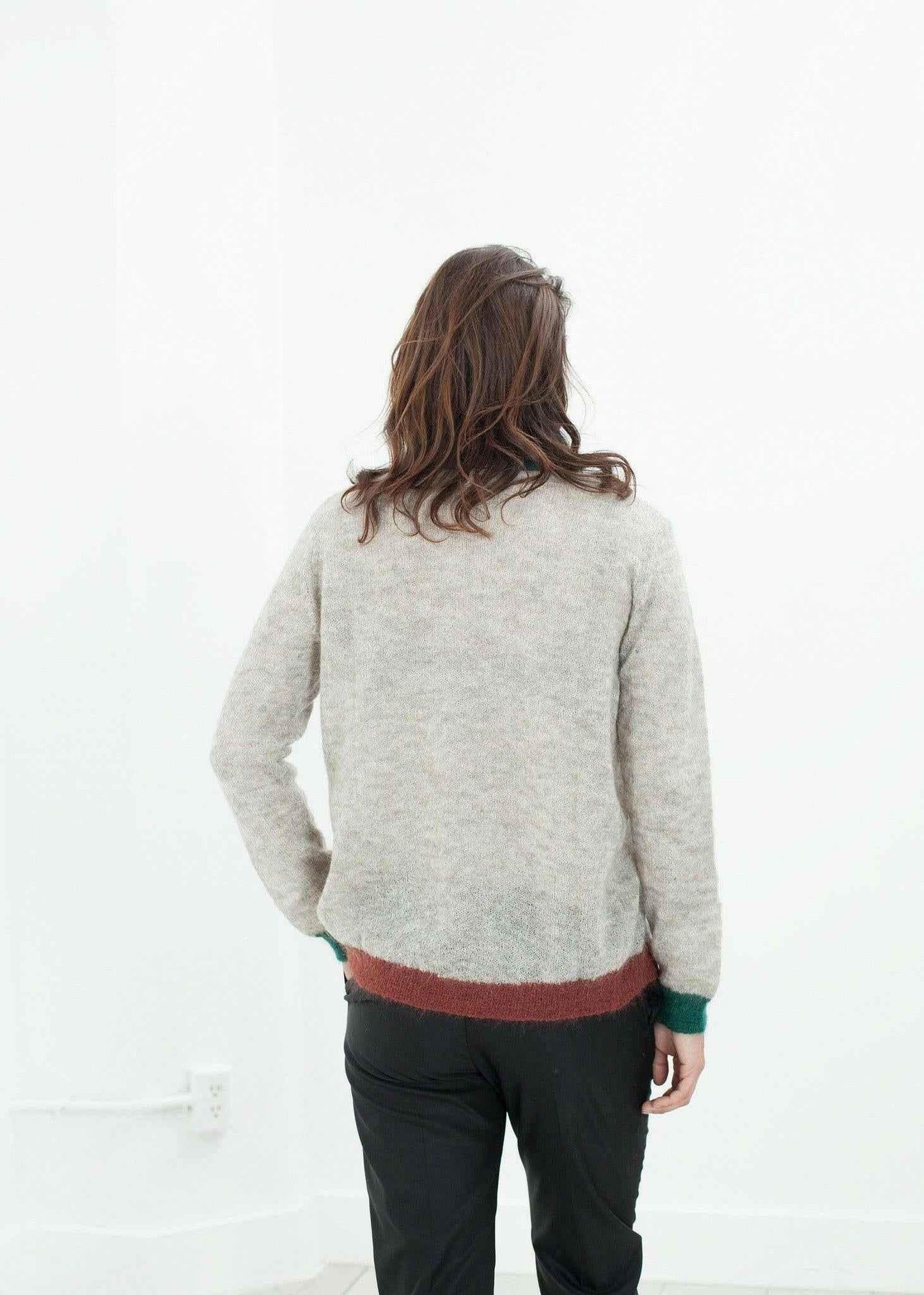 Deskle Cardigan in Heather.