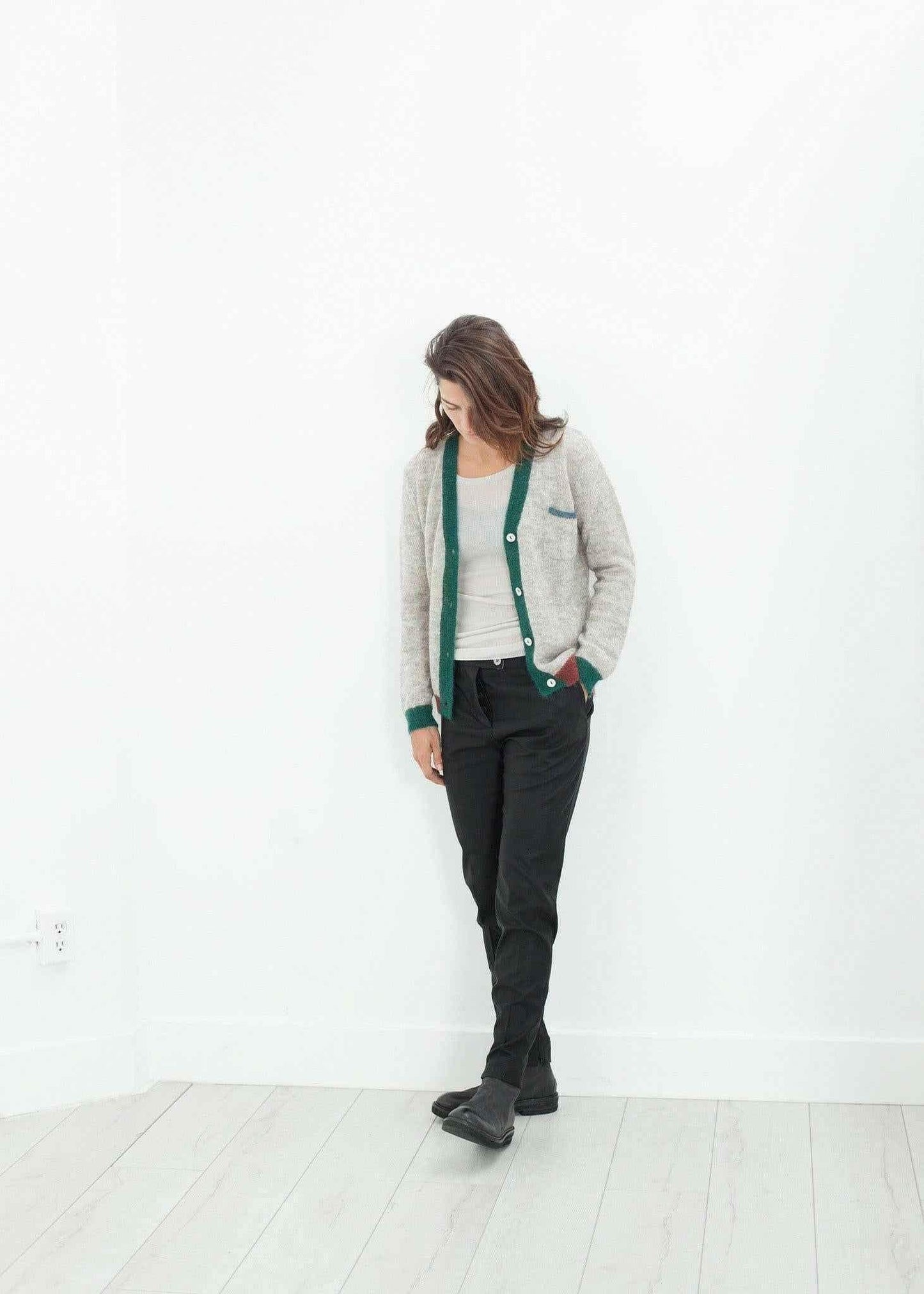 Deskle Cardigan in Heather.