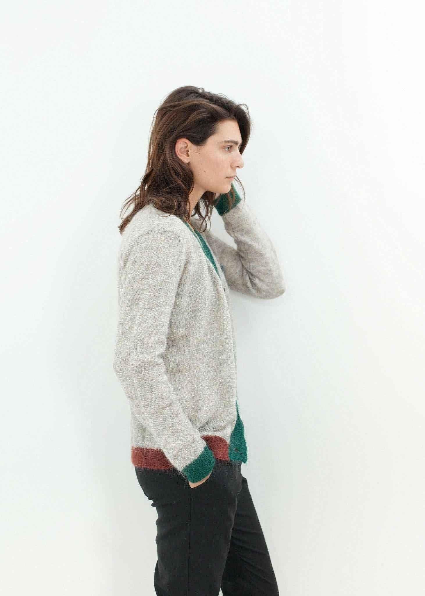 Deskle Cardigan in Heather.
