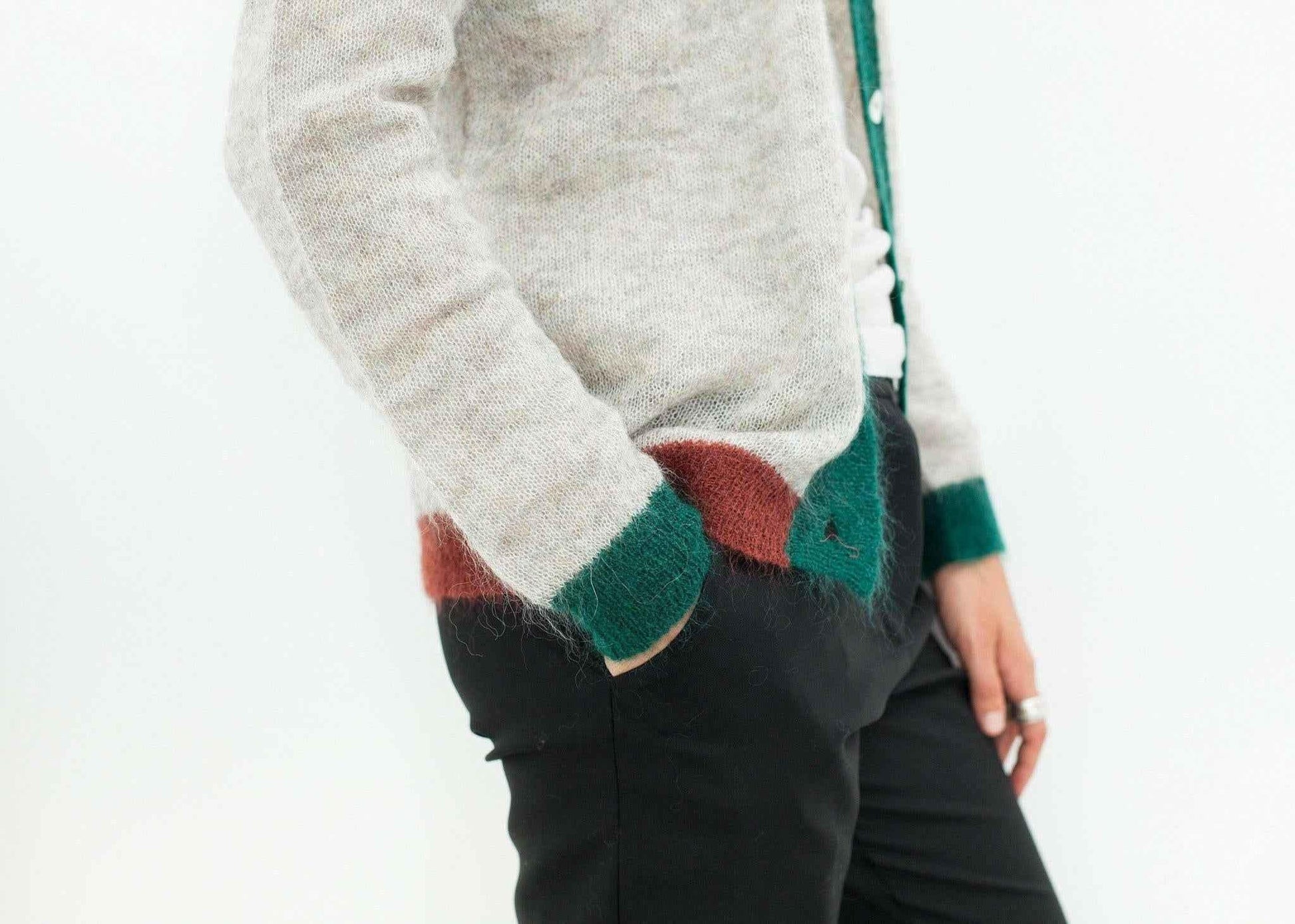 Deskle Cardigan in Heather.