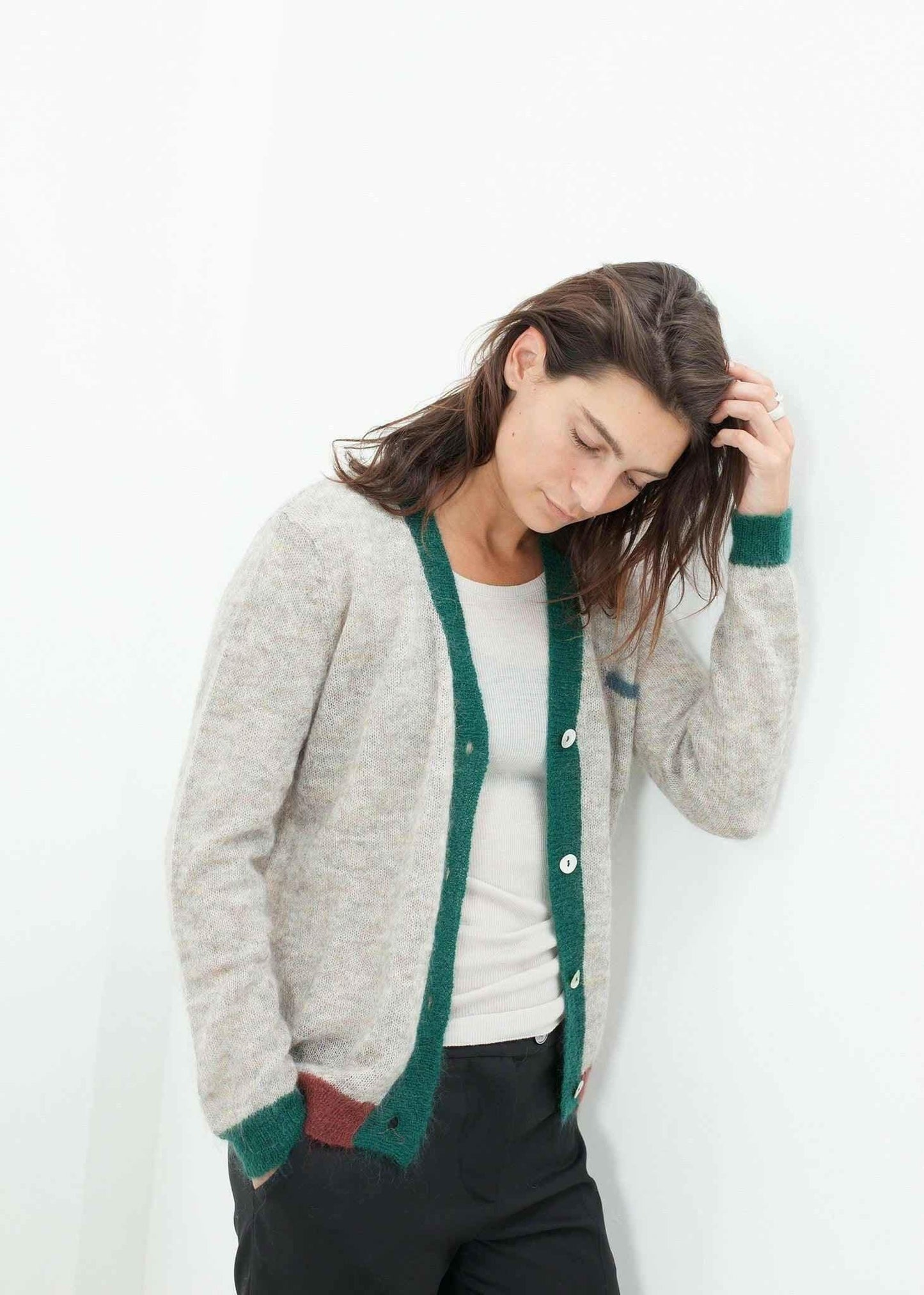 Deskle Cardigan in Heather.
