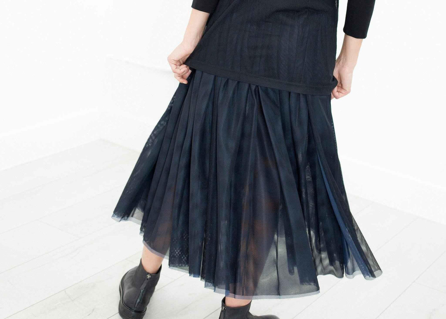 Net Panel Skirt.